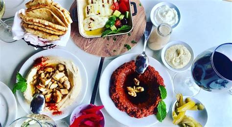 Cheap Restaurants for a Group of Family or Friends.